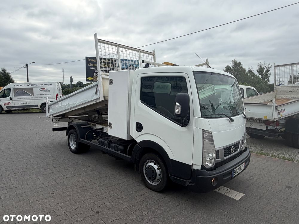 Nissan NT400 - 1
