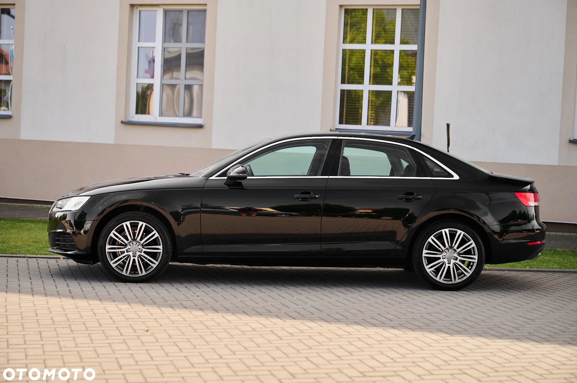 Audi A4 2.0 TDI ultra S tronic design - 8
