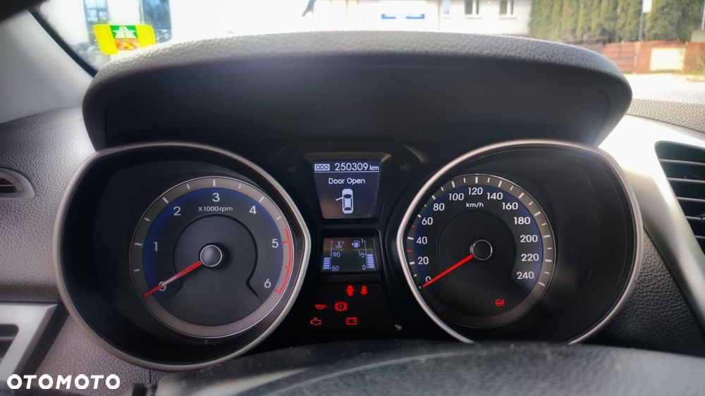 Hyundai i30 blue 1.6 CRDi Trend - 16