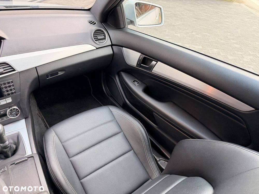 Mercedes-Benz Klasa C 180 BlueEFFICIENCY - 28