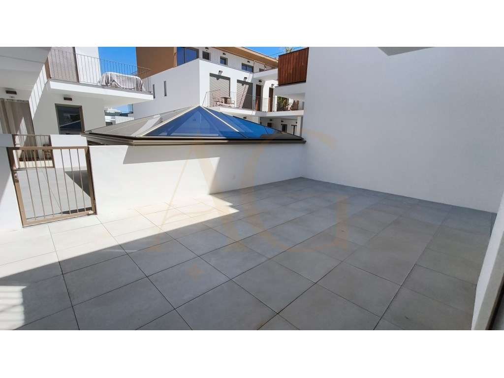 Apartamento T2 com pátios ,piscina e garagem em Cabanas de Tavira - Grande imagem: 3/30