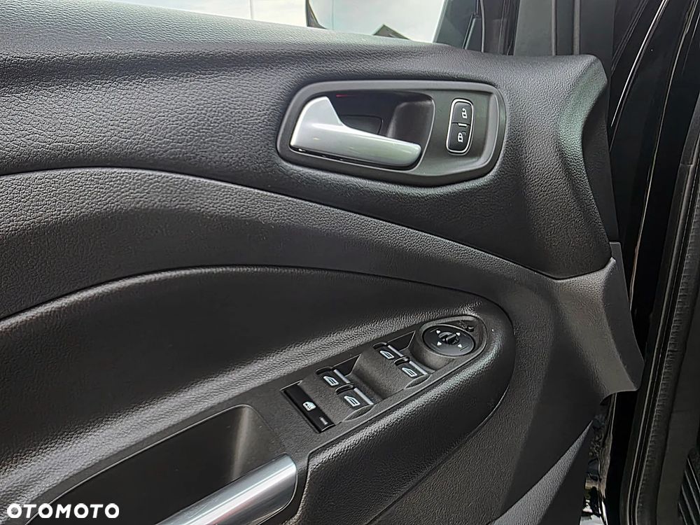Ford Kuga 1.5 EcoBoost 2x4 Titanium - 18