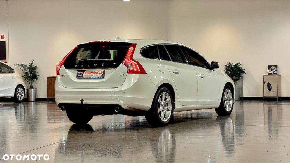 Volvo V60 T3 Momentum - 12