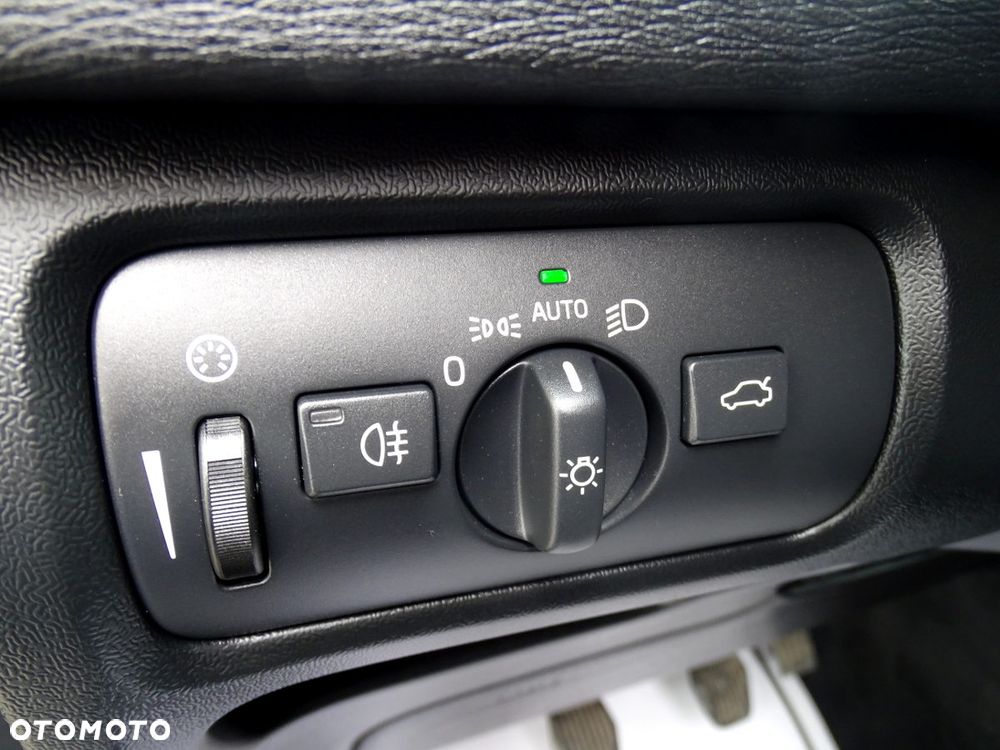 Volvo V40 D3 Momentum - 10