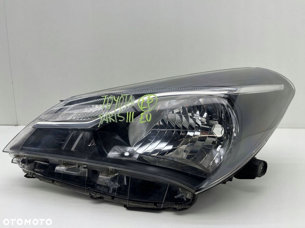TOYOTA YARIS III LAMPA LEWA PRZÓD EUROPA - 2