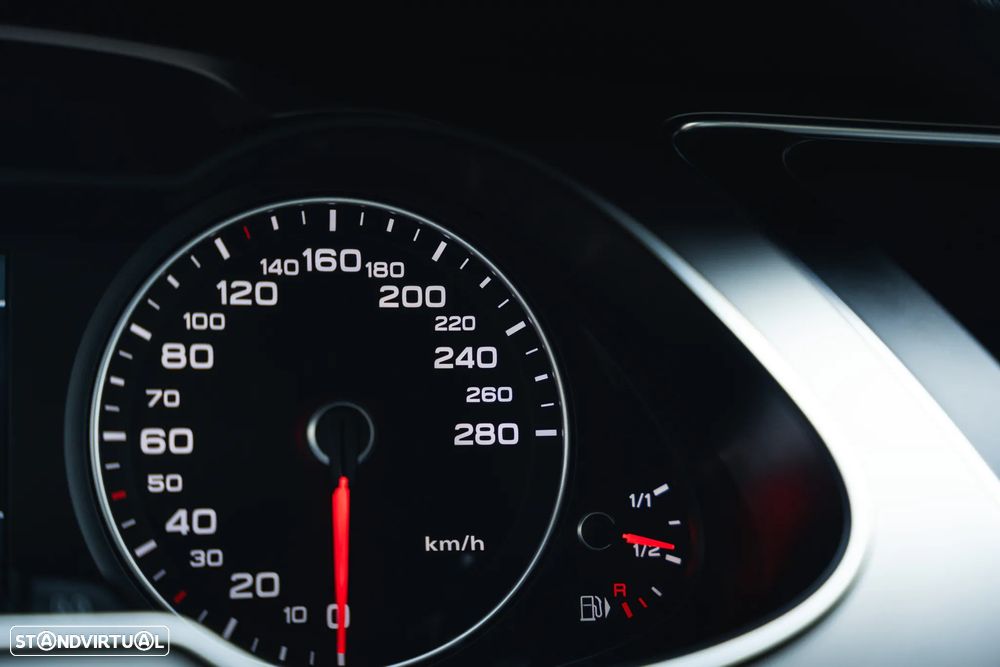 Audi A4 2.0 TDI DPF S line Sport Pack - 33