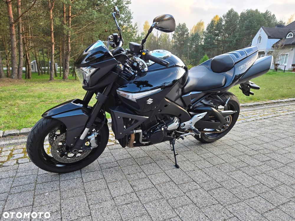 Suzuki GSX - 12