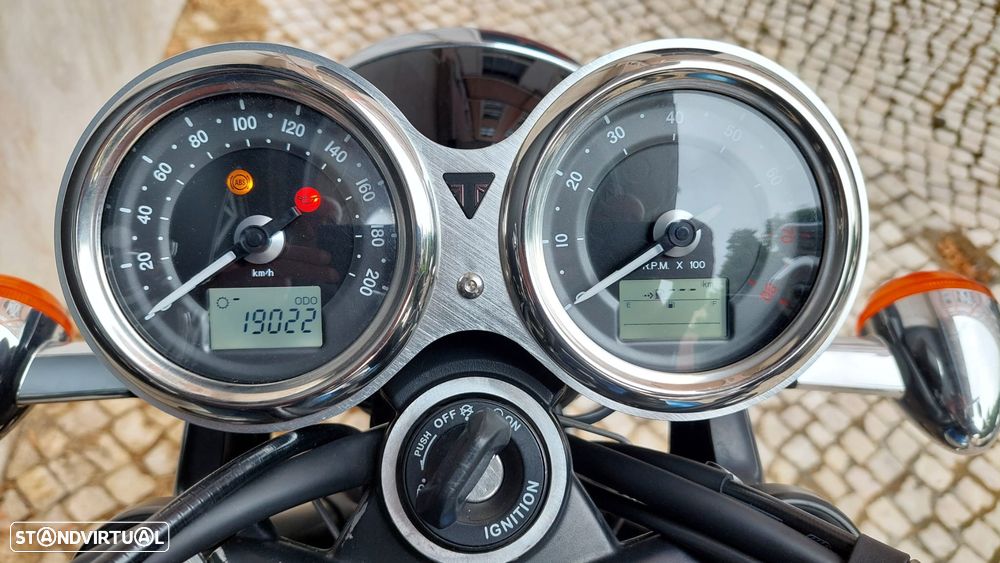 Triumph Bonneville T 100 - 7