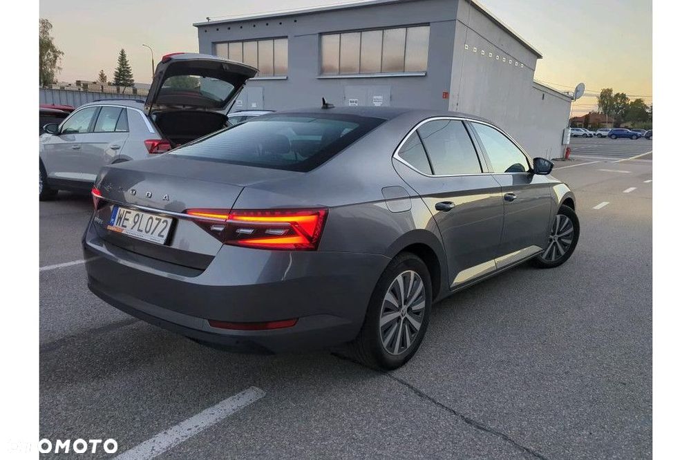 Skoda Superb 2.0 TDI SCR Style DSG - 5