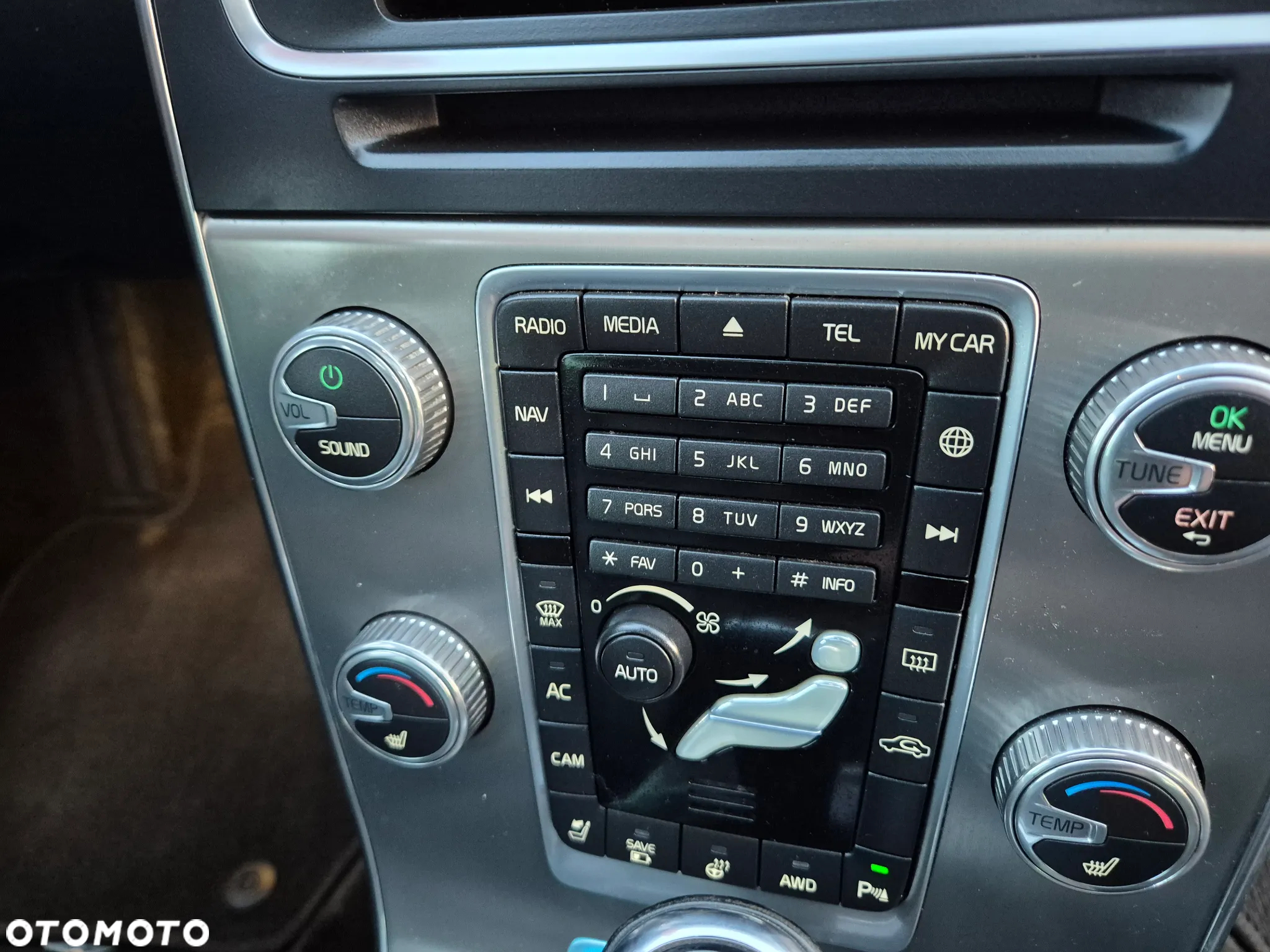 Volvo V60 D6 Plug-In-Hybrid AWD Geartronic Summum - 6