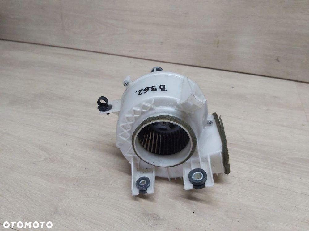 Toyota Prius III PLUS DMUCHAWA WENTYLATOR BATERII - 3