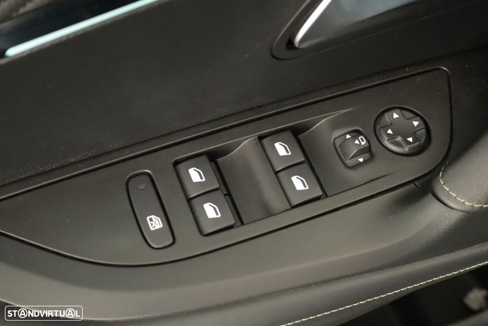 Peugeot 2008 1.2 PureTech Allure Pack EAT8 - 21