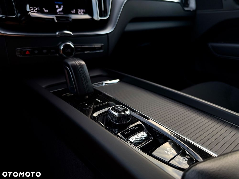 Volvo XC 60 B4 D AWD Momentum Pro - 26