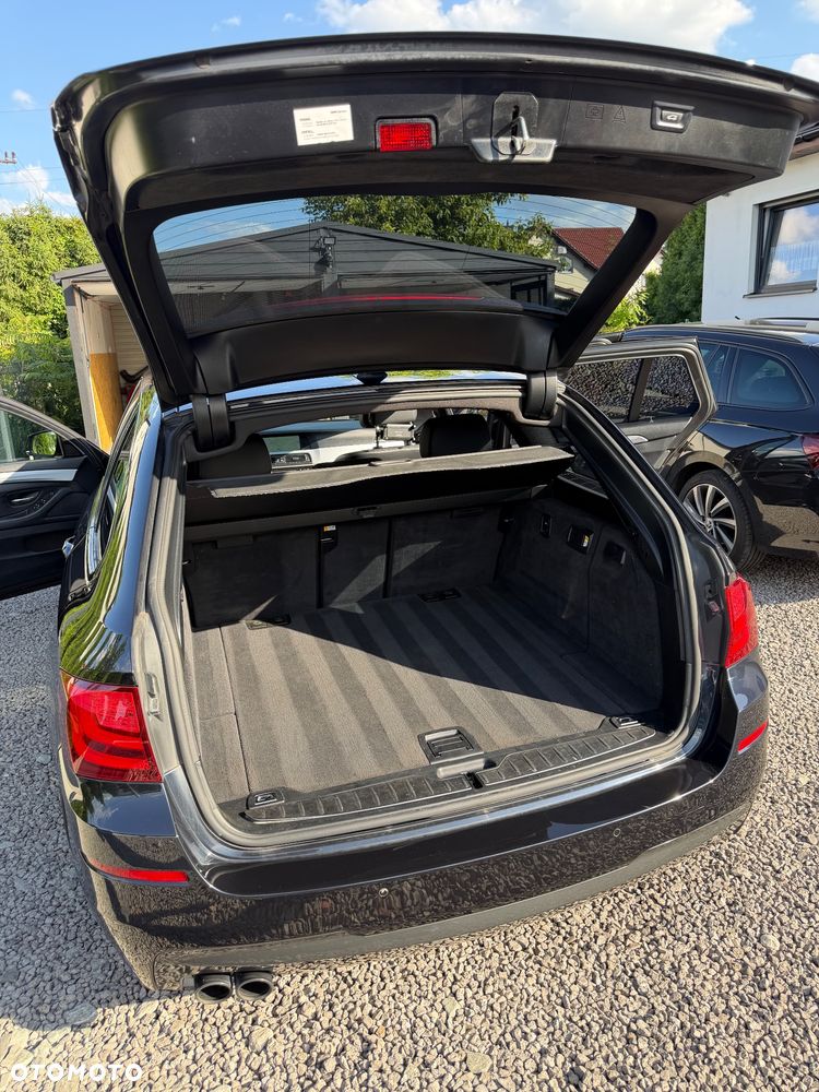 BMW Seria 5 525d xDrive - 22