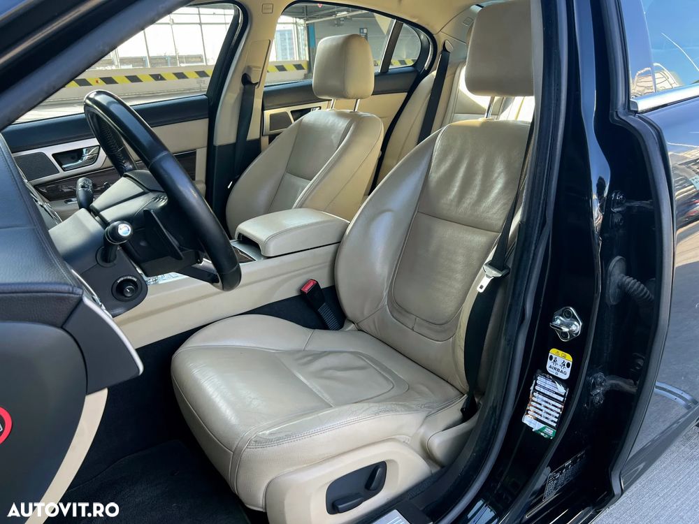 Jaguar XF 2.2D Luxury - 8