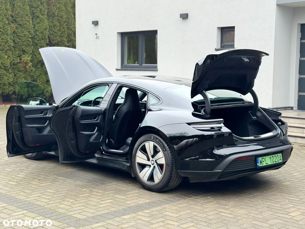 Porsche Taycan - 12