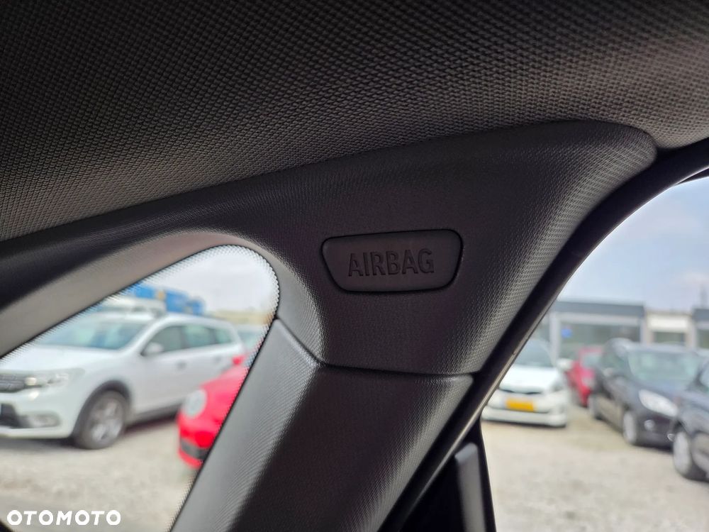 BMW Seria 2 218i Advantage - 23