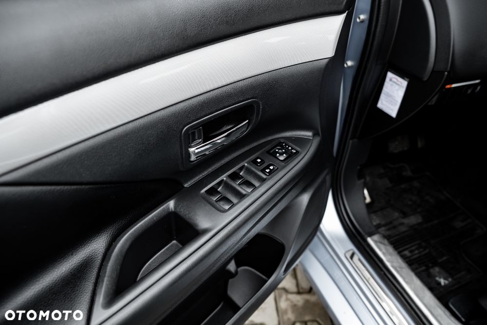 Mitsubishi Outlander 2.0 4WD Plus - 28