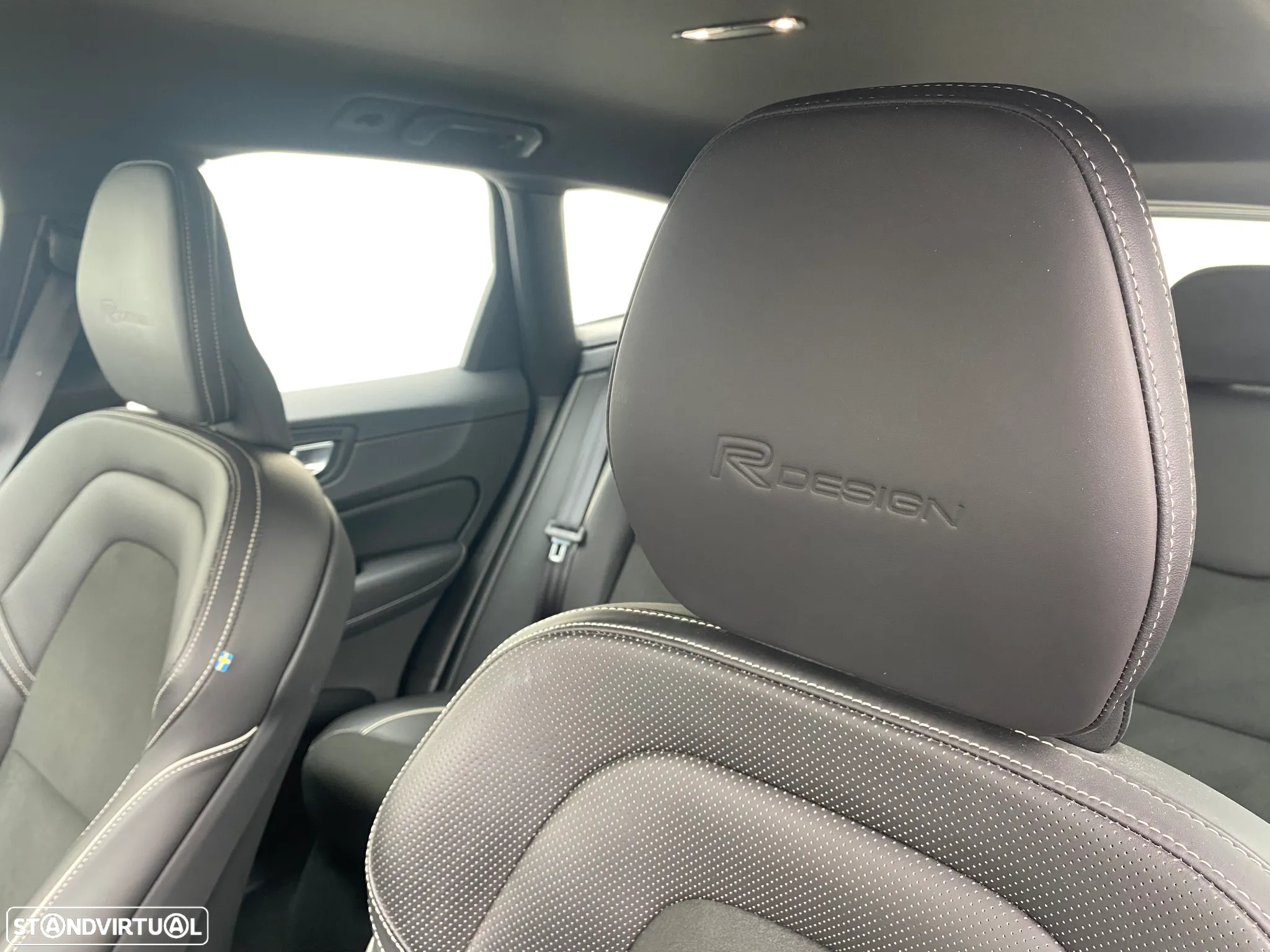 Volvo XC 60 2.0 D4 R-Design Geartronic - 31