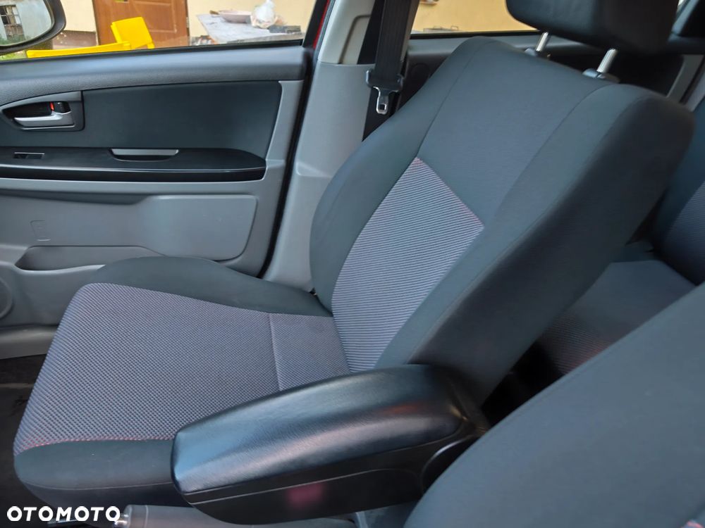 Suzuki SX4 1.9 DDiS 4WD GS / Premium - 11
