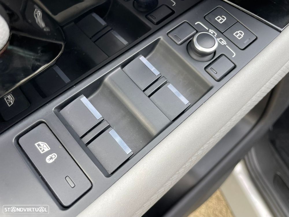 Land Rover Range Rover Evoque 1.5 P300e AWD SE Auto - 30