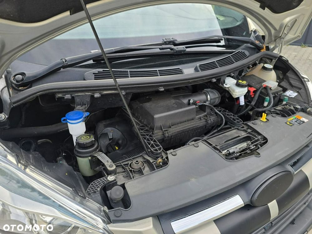Ford Tourneo Custom - 40