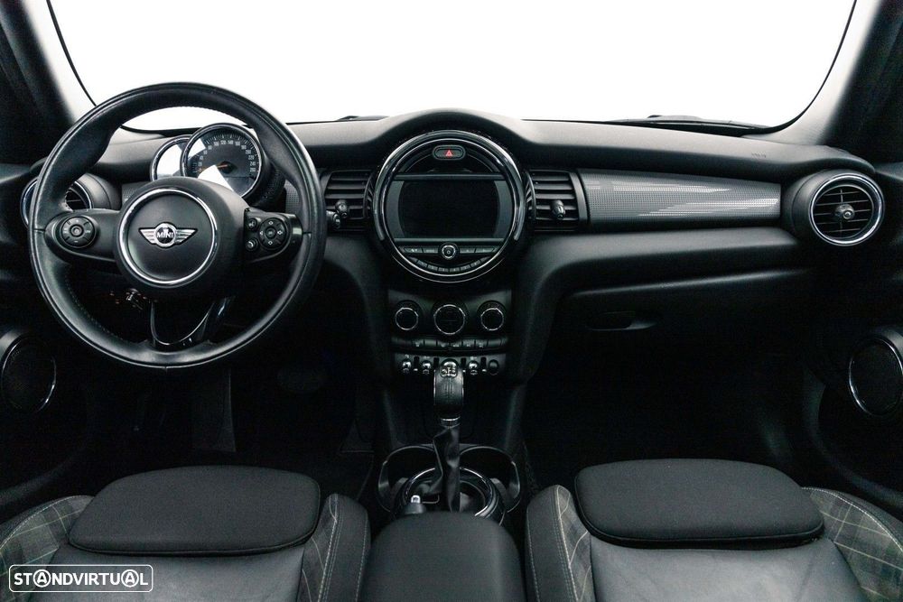 MINI 5 Portas Cooper D Auto - 14