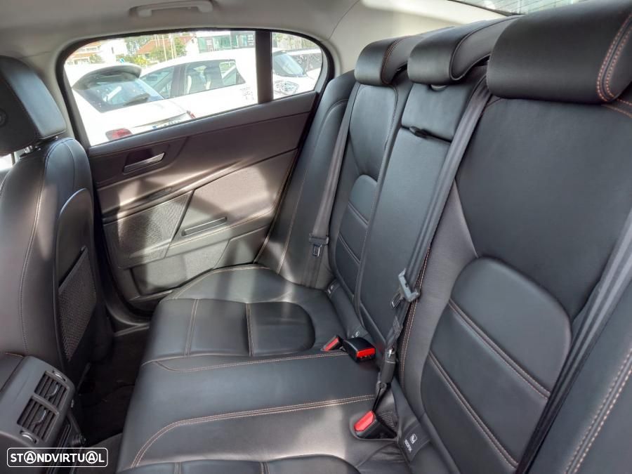 Jaguar XE 2.0 D Prestige Aut. - 8
