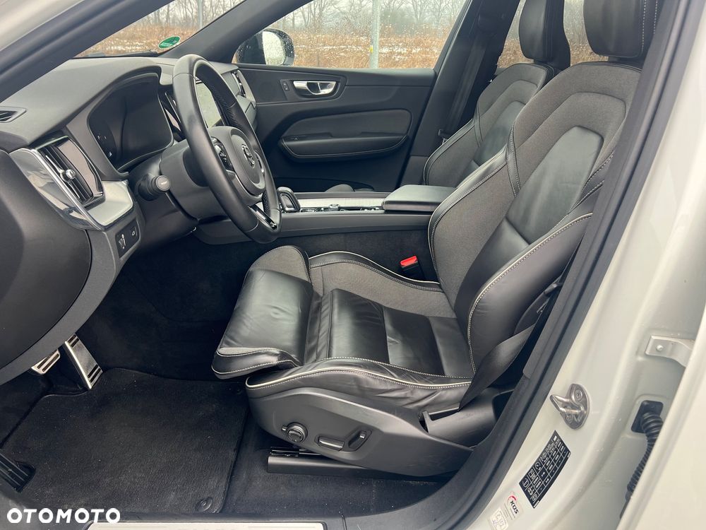 Volvo XC 60 B4 D AWD Plus Dark - 15