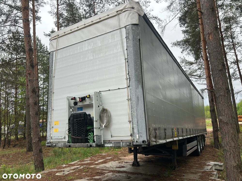 Schmitz Cargobull FIRANKA / 20 SZTUK WYBÓR / KAMERA COFANIA / ŁADNE OPONY / Z PEŁNYM WYPOSAŻENIEM DO ZAŁADUNKU / DOSTĘPNE KOLORY SREBRNY - NIEBIESKI - CZERWONY !! - 4