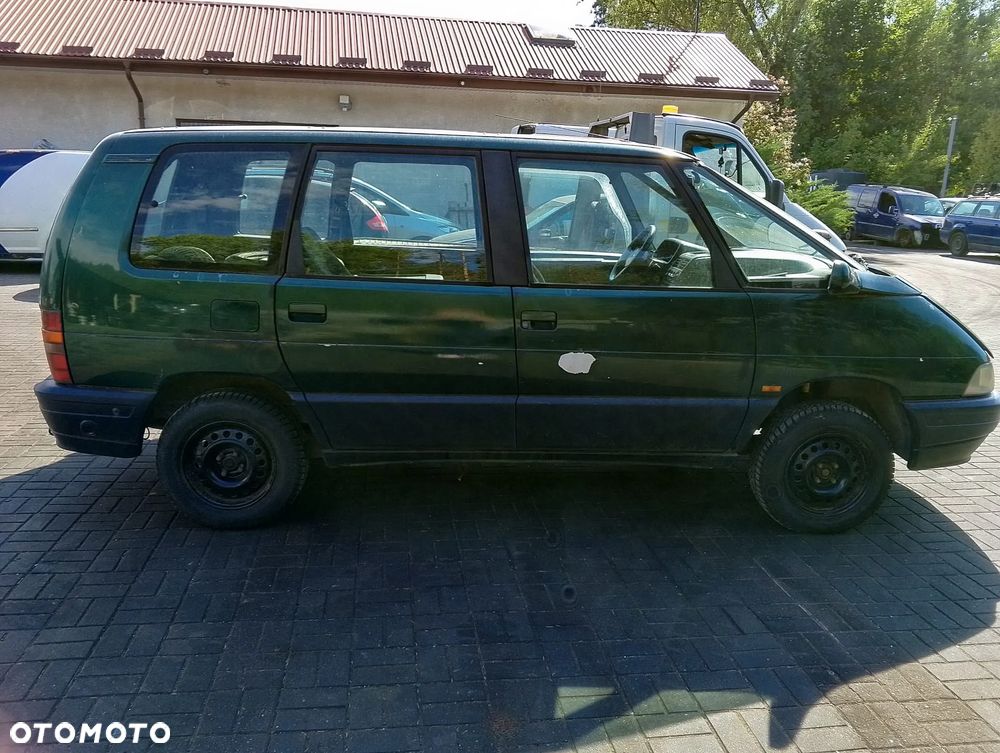 Renault Espace II (91-97r.) 2.2 B 110KM. Silnik J7T772(J7T 772)/J7T773(J7T 773)/J7T776(J7T 776) Skrzynia AR4/NG3/NG7 lakier NV596 – OTTOMAN GREEN.Cały na części. GWARANCJA !!!  Przód Tył Zestaw Komplet Drzwi Klapa Zderzak Błotnik Maska Grill Atrapa Szyba Pas Lampa Lusterko Boczki Fotel Kanapa Kokpit Deska Rozdzielcza Przełącznik Włącznik Sterownik Przewody Wiązka Instalacja Moduł Komputer Czujnik Listwa Pompa Alternator Wtryski Głowica Rozrusznik Kompresor Sprzęgło Dwumas Silnik Skrzynia ABS Klimatyzacji Paliwa Wspomagania Kolektor Turbina Przepustnica Zawór Chłodnica Koło Hak Belka Sanki Zawieszenie Mcpherson Półoś Amortyzator Wydech Tłumik Zacisk Most - 5