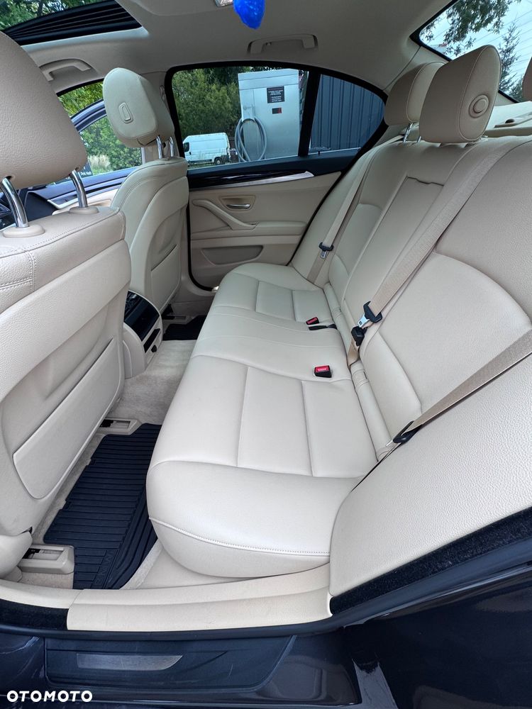 BMW Seria 5 528i - 12