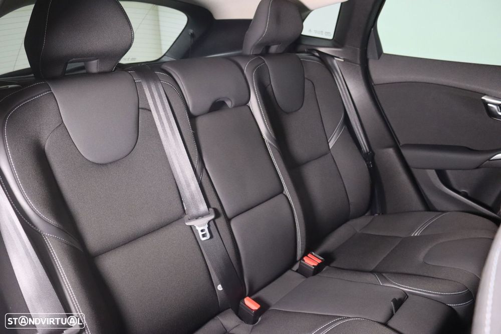 Volvo V40 1.6 D2 R-Design - 11