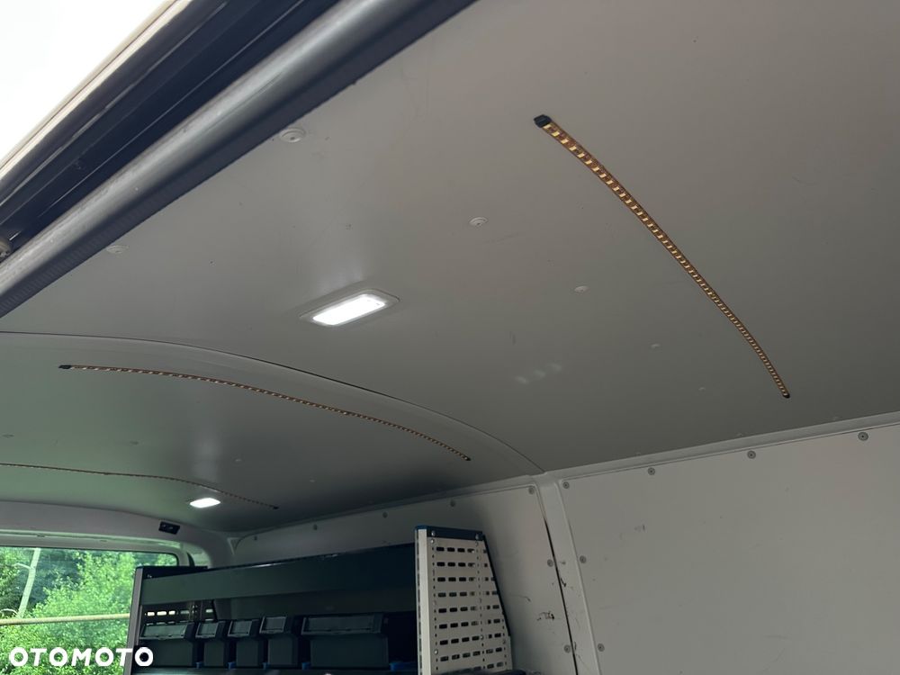 Volkswagen Transporter - 18