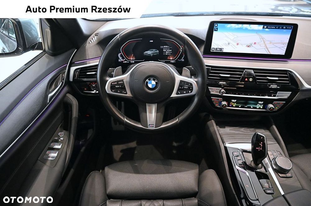 BMW Seria 5 530d xDrive mHEV - 9