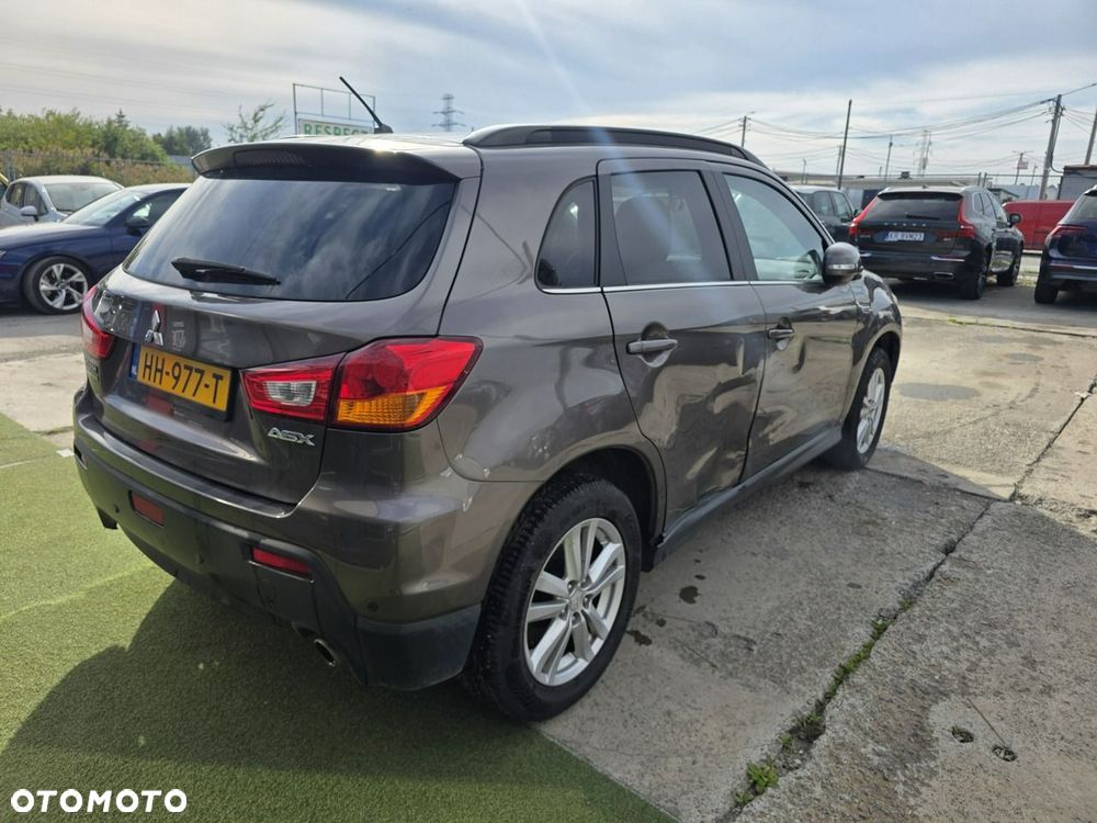 Mitsubishi ASX - 5