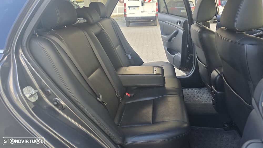 Toyota Avensis SW 2.0 D-4D - 19