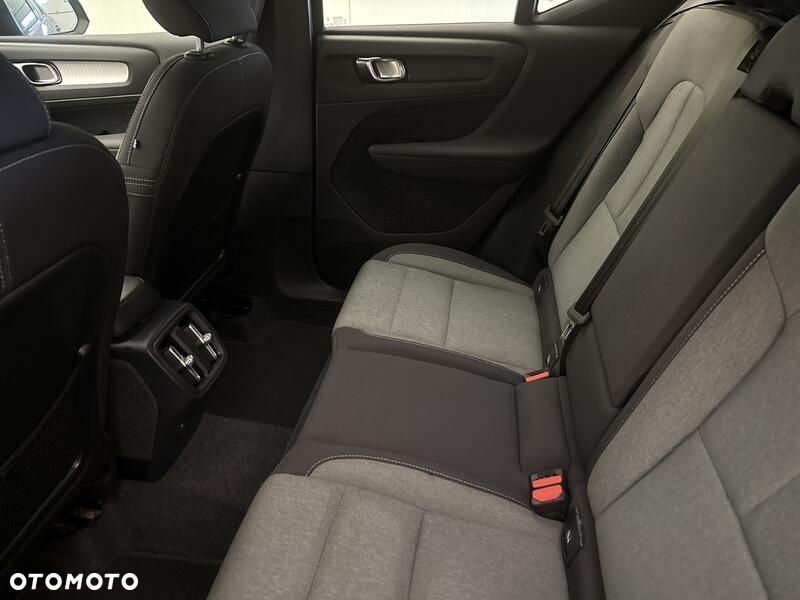 Volvo XC 40 B3 Plus Dark - 20