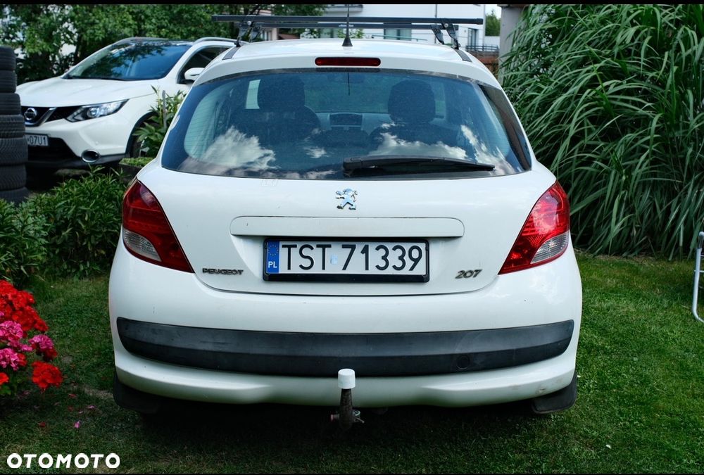 Peugeot 207 2011 photo 2