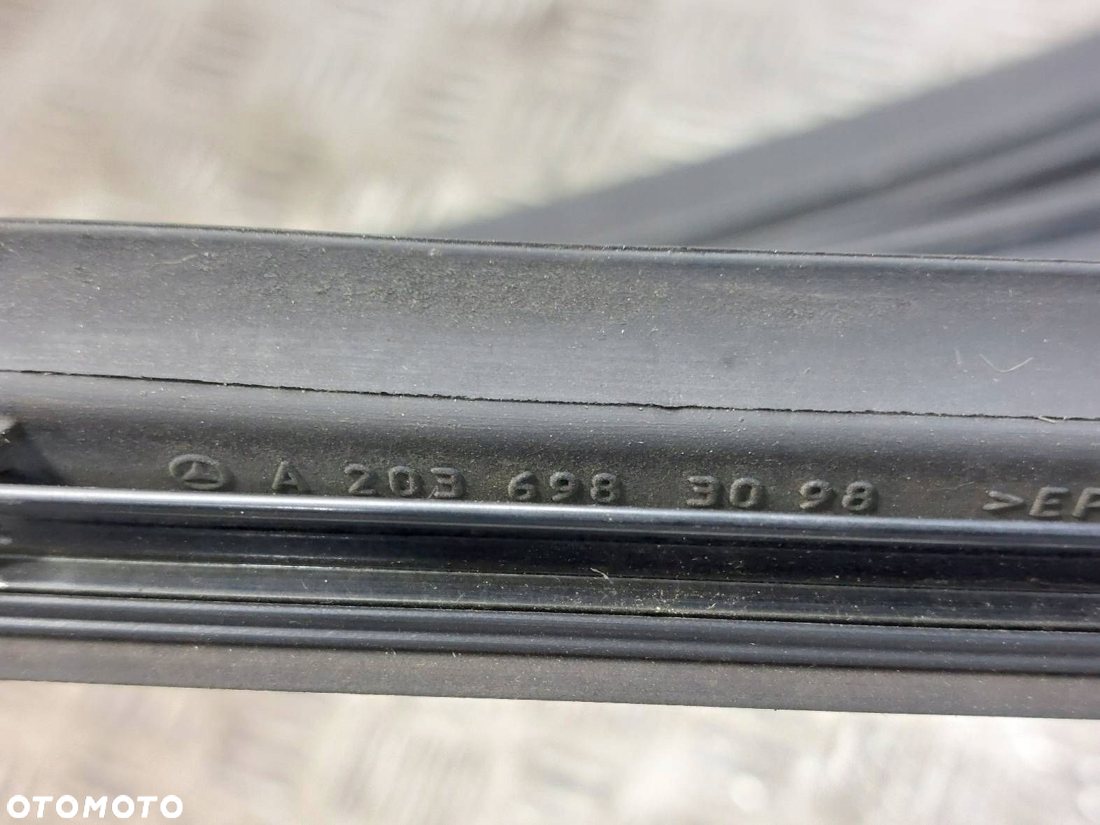 LISTWA SZYBY CZOŁOWEJ LEWA + PRAWA + ŚRODKOWA W203 COUPE C KLASA - 7