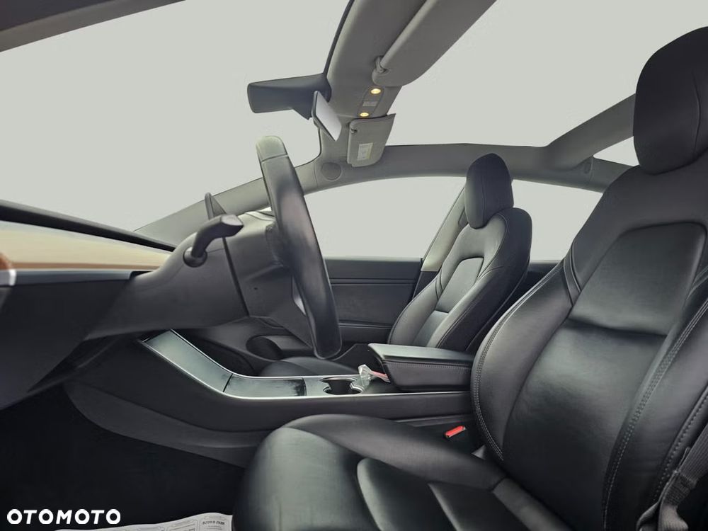 Tesla Model 3 - 3