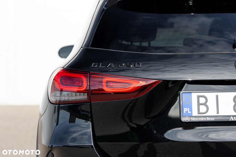 Mercedes-Benz GLA 250 8G-DCT AMG Line - 17