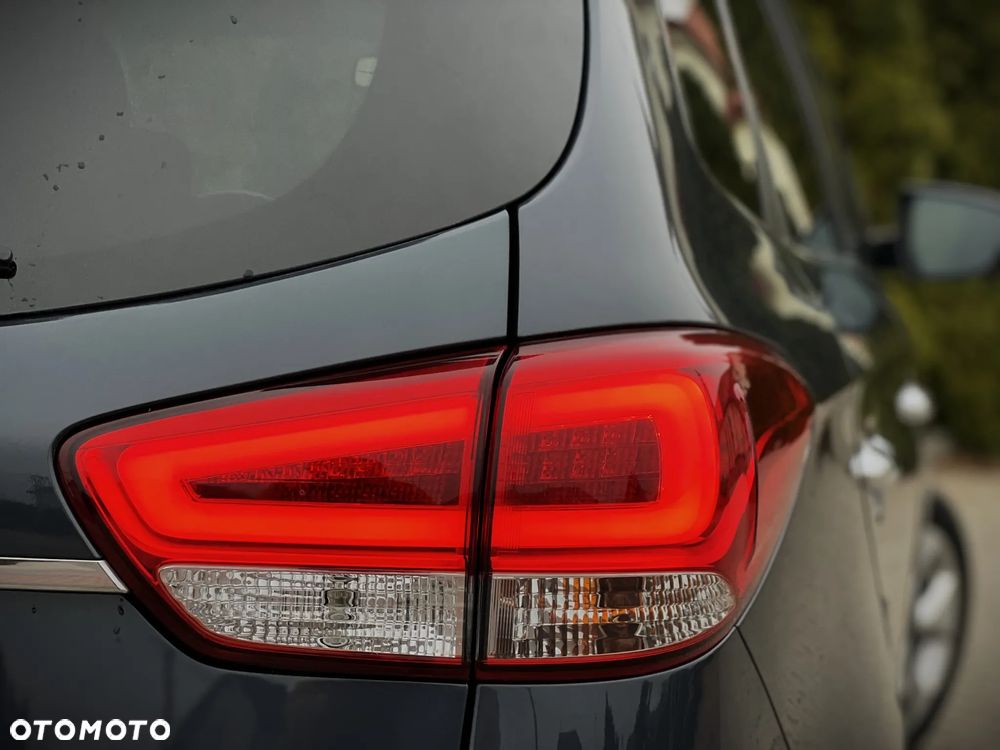 Kia Carens 1.7 CRDi L 7os 7DCT - 24