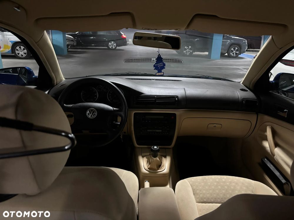 Volkswagen Passat 2.0 Basis - 11