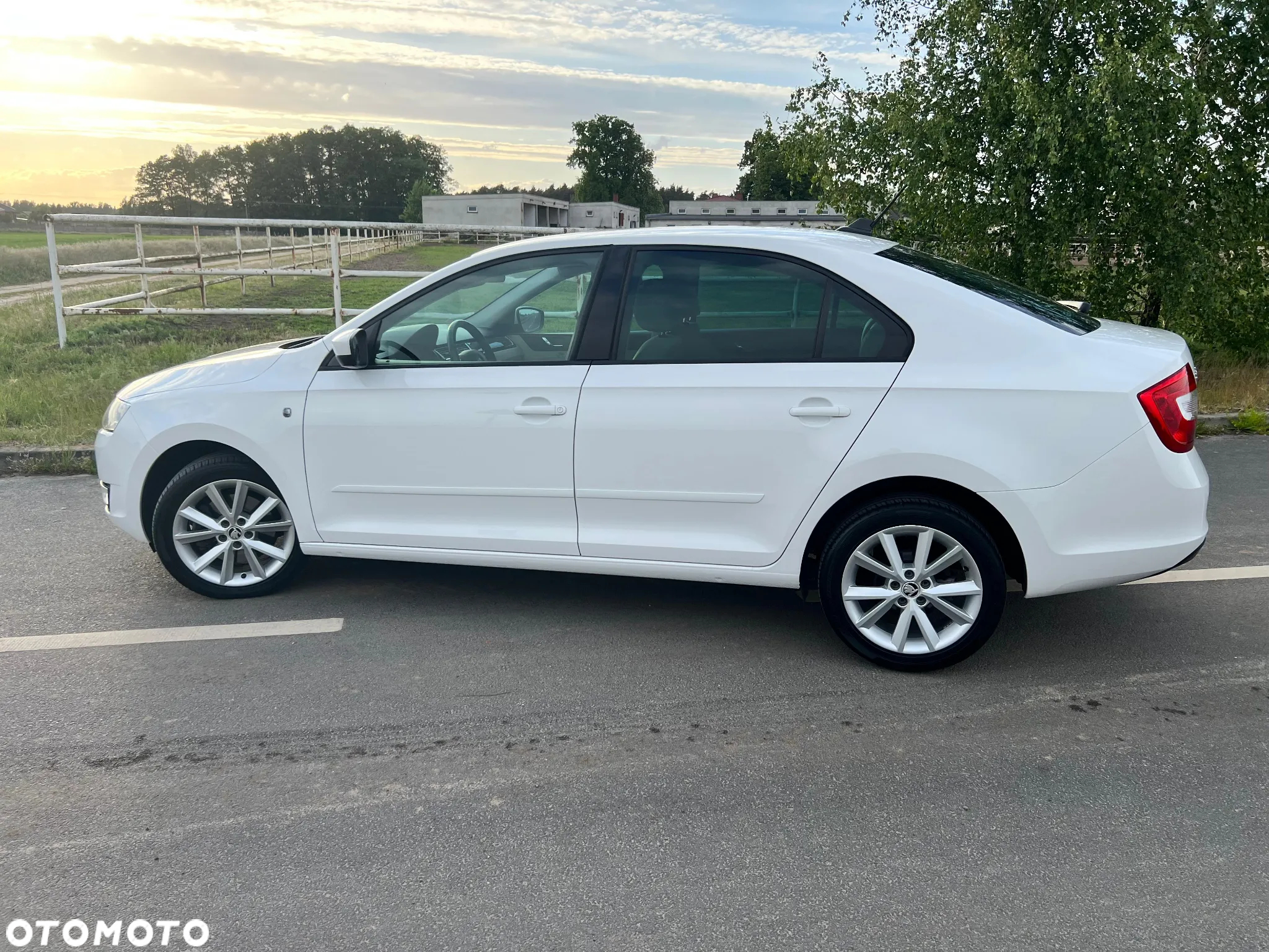 Skoda RAPID 1.6 TDI DPF Style Plus - 3