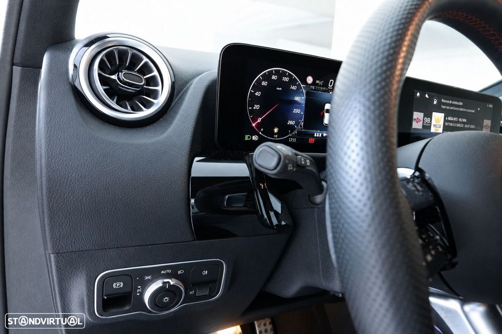 Mercedes-Benz GLA 200 d AMG Line - 12