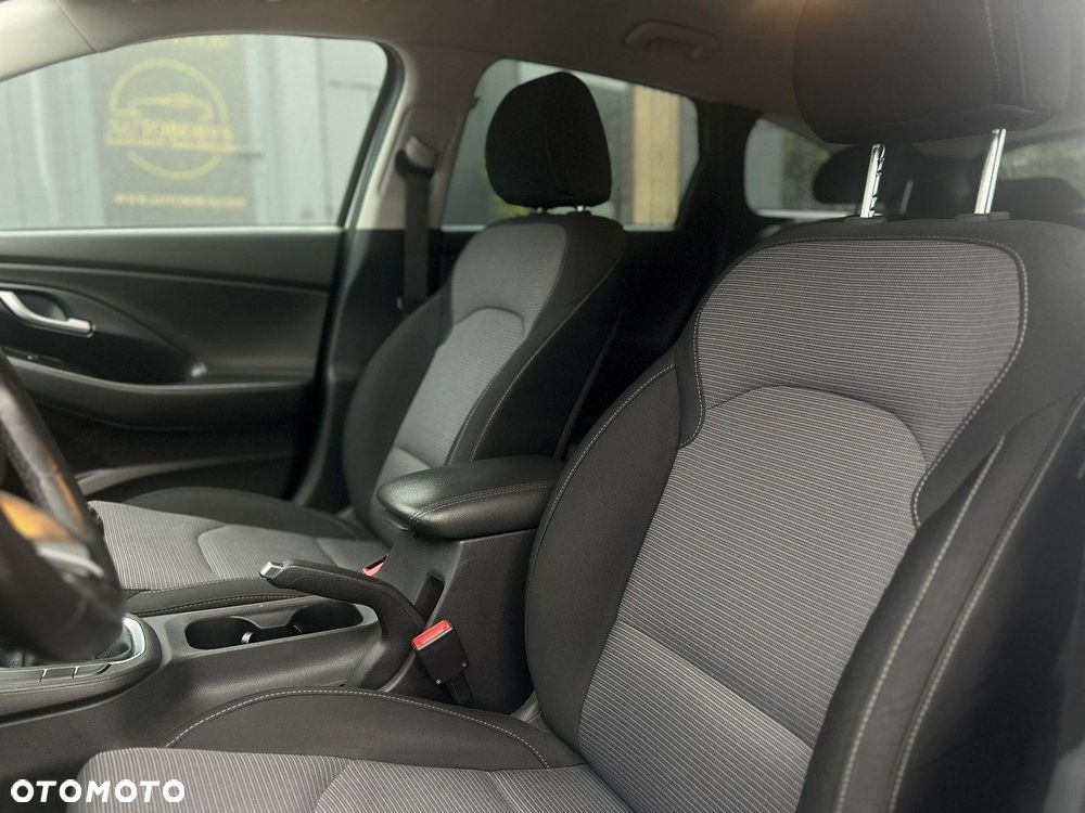 Hyundai i30 1.6 D Classic + - 15
