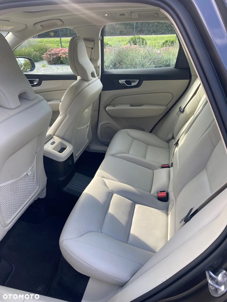 Volvo XC 60 T6 Plug-In Hybrid AWD Plus Bright - 9