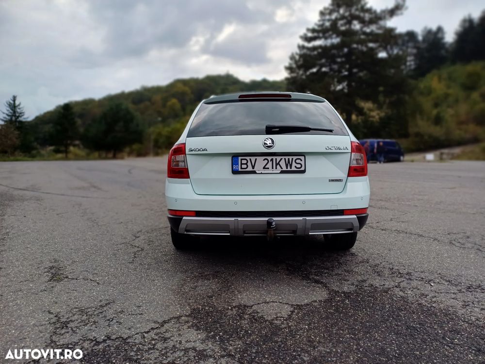 Skoda Octavia Combi Diesel 2.0 TDI 4X4 DSG Scout - 9