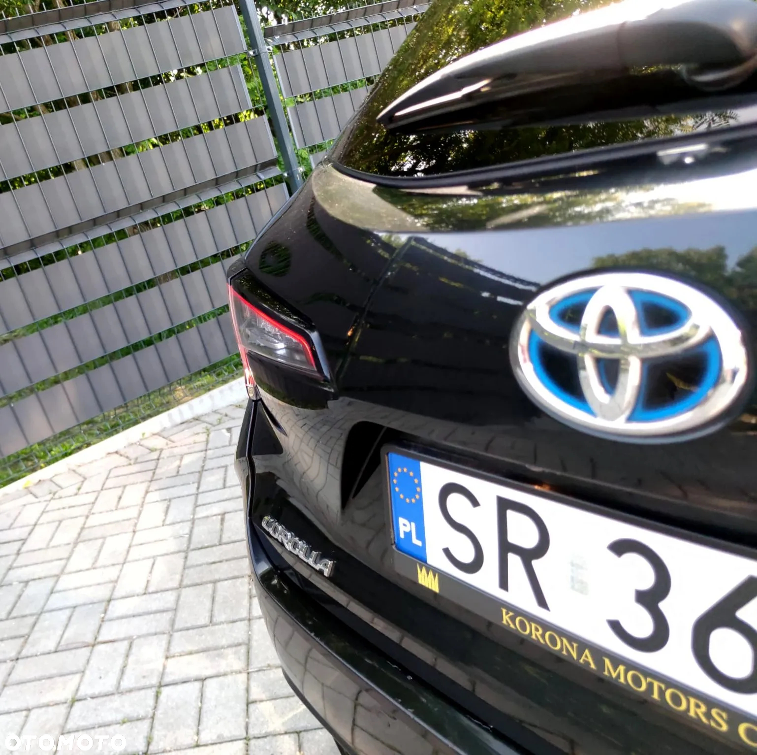 Toyota Corolla 2.0 Hybrid Executive - 23